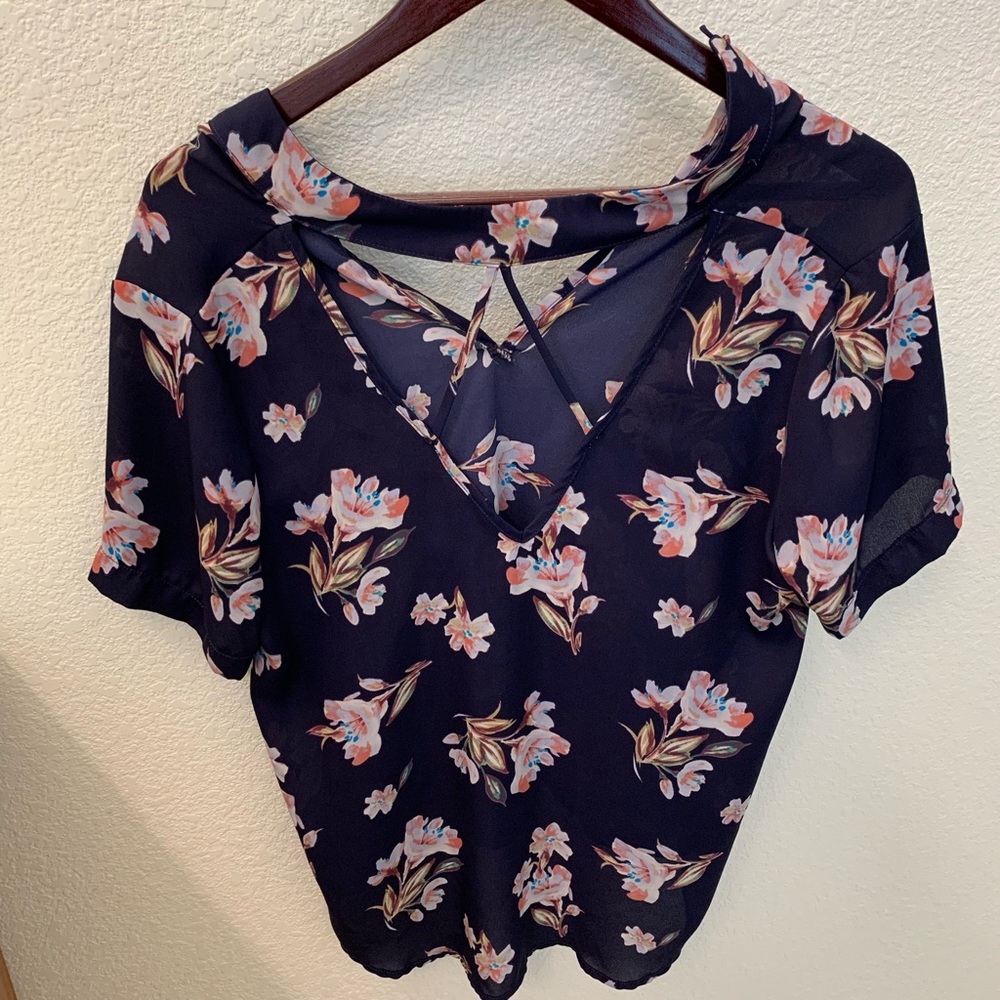 Choker detailed shirt